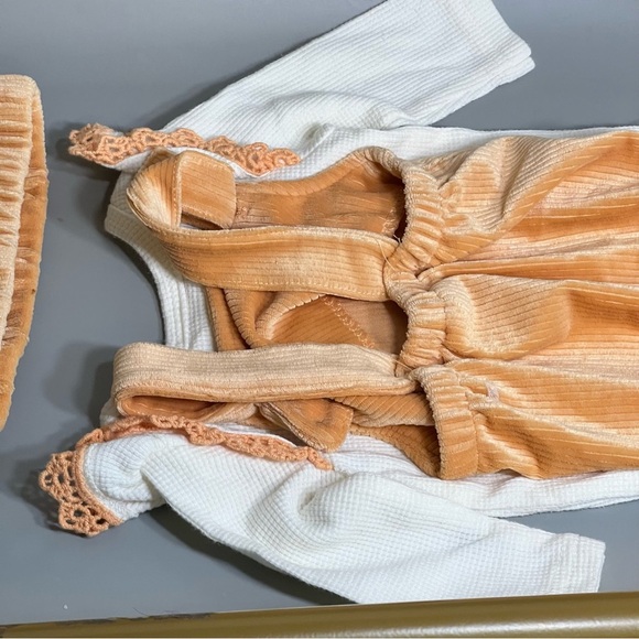 Orange and Cream Babygirl velour Outfit w/ Hat ruffle & lace detail. No flaws - Picture 11 of 11